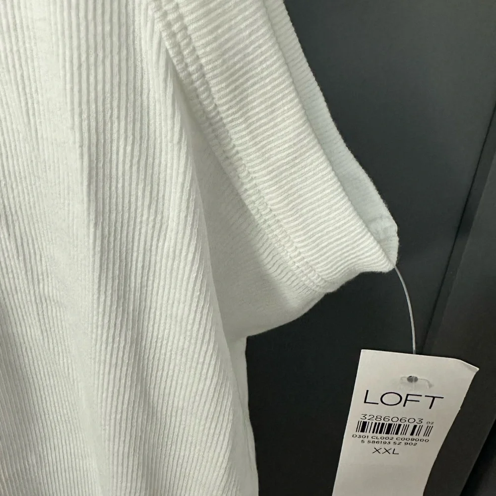 LOFT White Tank Top with Round Neckline and Sleeveless Style - Picture 4 of 9